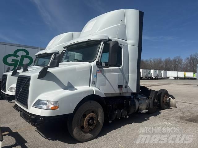 Volvo VNM Autotractoare