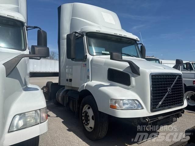 Volvo VNM Autotractoare