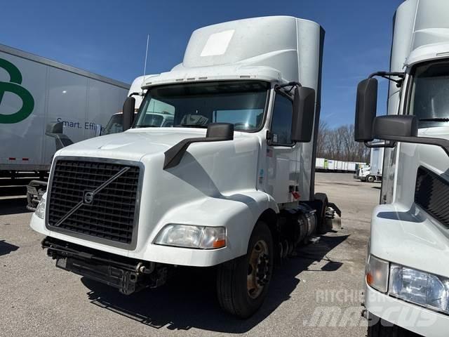 Volvo VNM Autotractoare