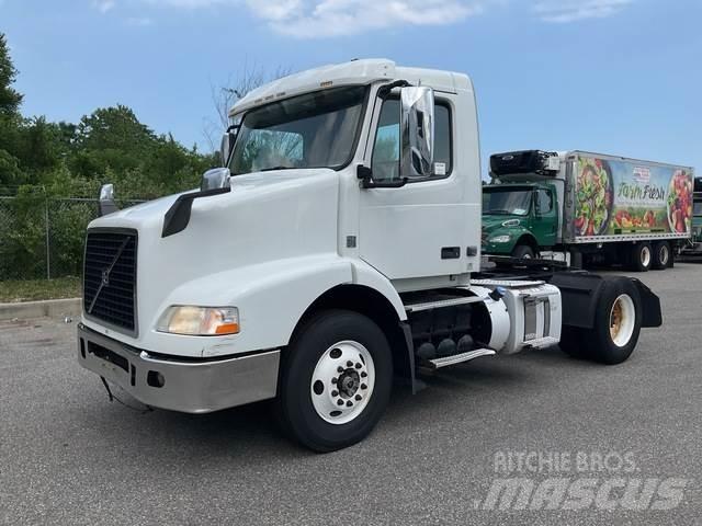 Volvo VNM Autotractoare