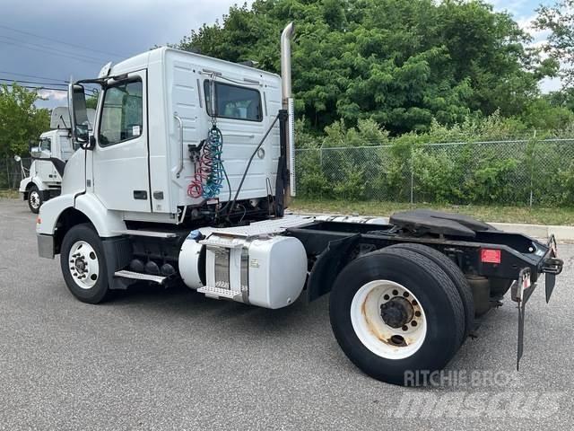 Volvo VNM Autotractoare