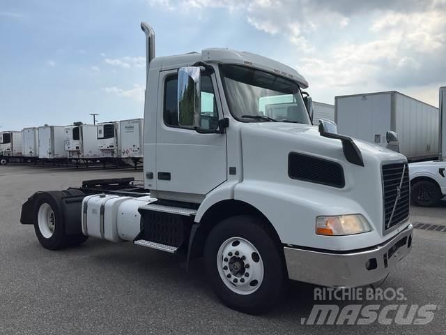 Volvo VNM Autotractoare