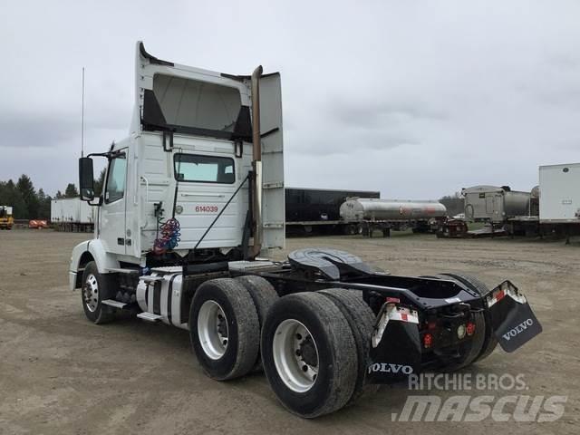 Volvo VNM Autotractoare