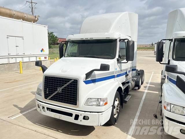 Volvo VNM Autotractoare