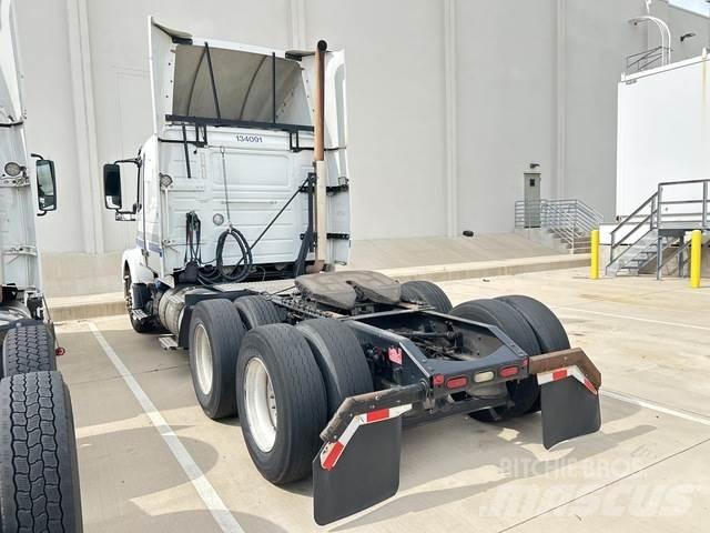 Volvo VNM Autotractoare