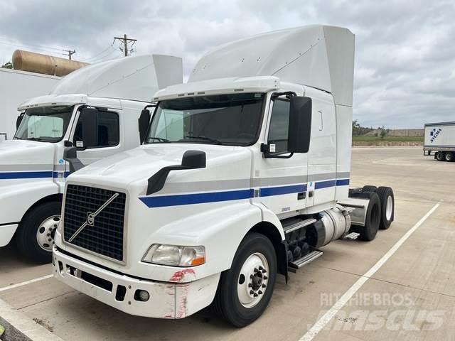 Volvo VNM Autotractoare