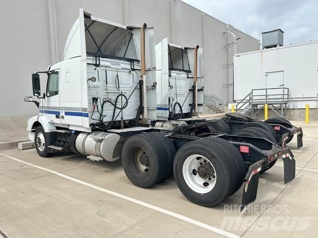 Volvo VNM Autotractoare