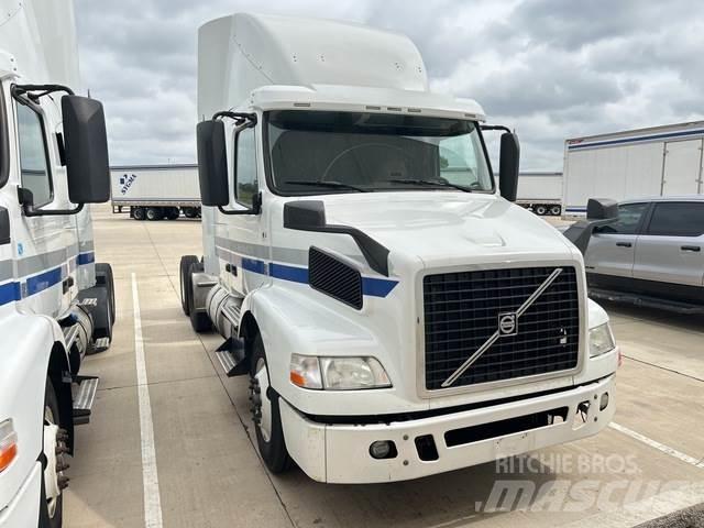 Volvo VNM Autotractoare
