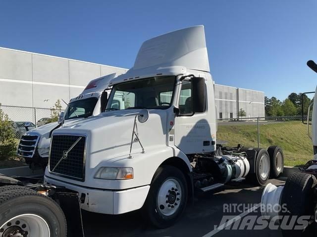 Volvo VNM Autotractoare
