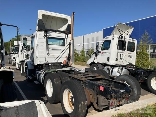 Volvo VNM Autotractoare