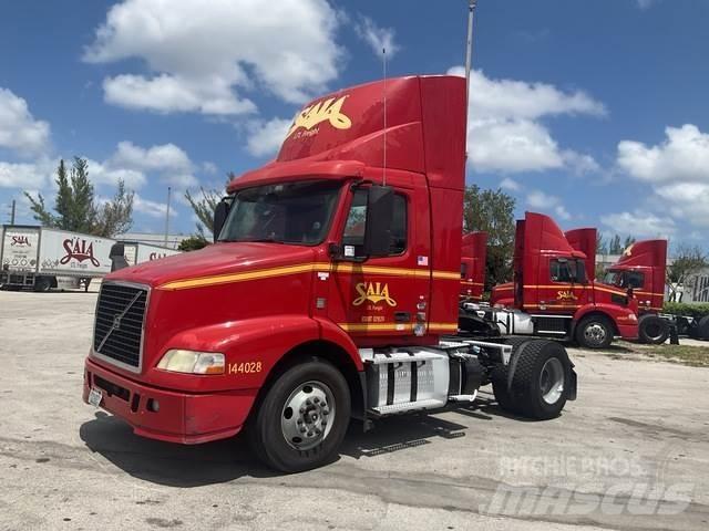 Volvo VNM Autotractoare