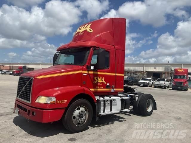 Volvo VNM Autotractoare