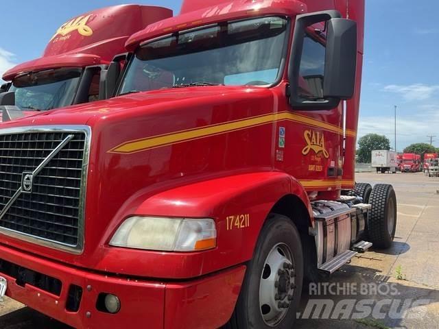 Volvo VNM Autotractoare
