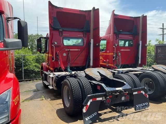 Volvo VNM Autotractoare