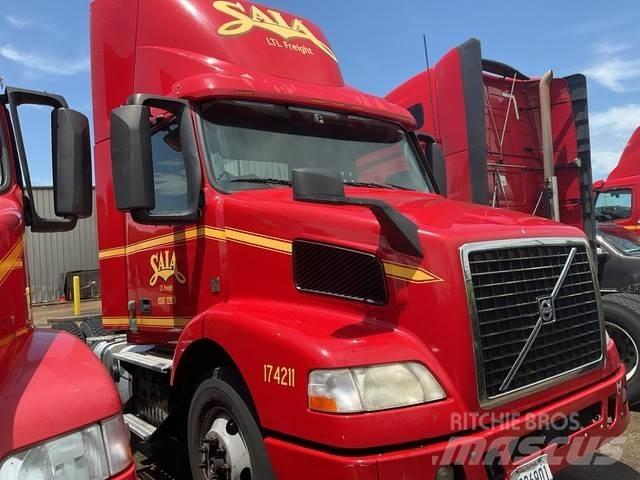 Volvo VNM Autotractoare