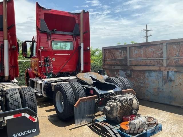 Volvo VNM Autotractoare