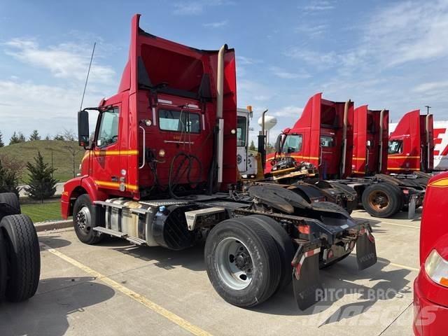 Volvo VNM Autotractoare