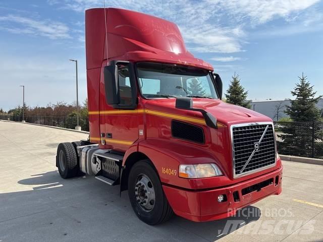 Volvo VNM Autotractoare