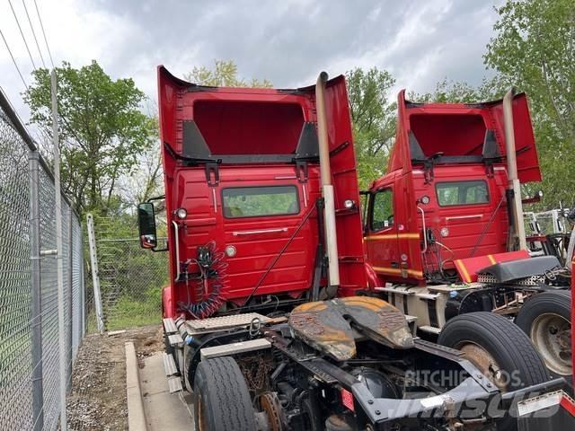 Volvo VNM Autotractoare