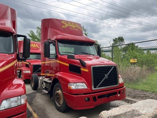 Volvo VNM Autotractoare