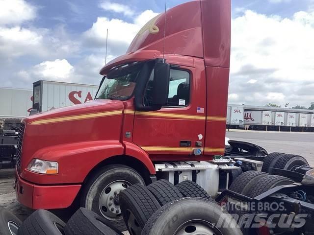 Volvo VNM Autotractoare