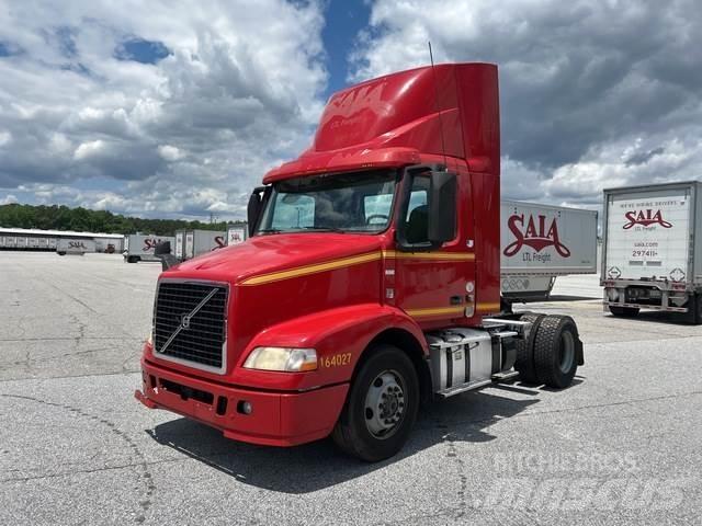 Volvo VNM Autotractoare
