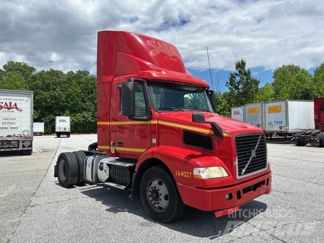 Volvo VNM Autotractoare