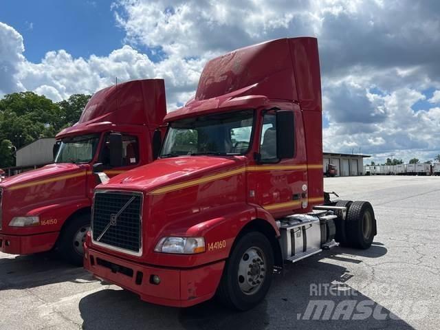 Volvo VNM Autotractoare