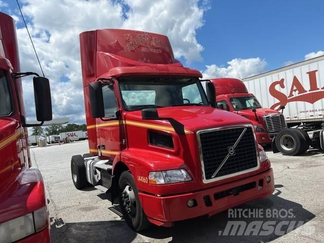 Volvo VNM Autotractoare