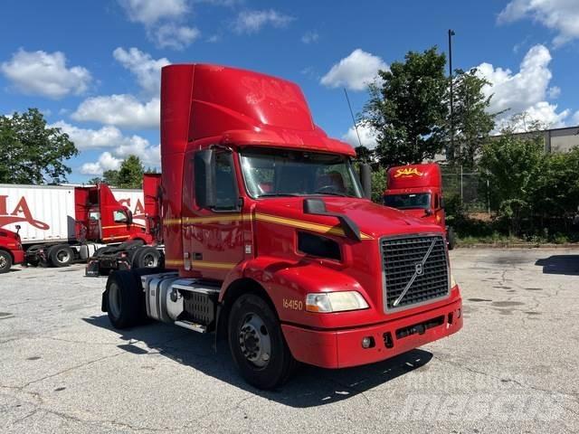 Volvo VNM Autotractoare