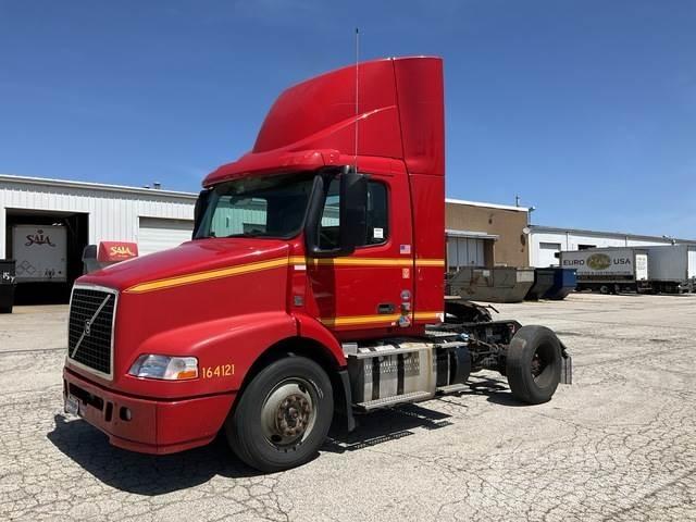Volvo VNM Autotractoare