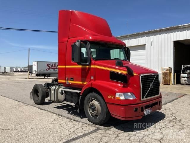 Volvo VNM Autotractoare