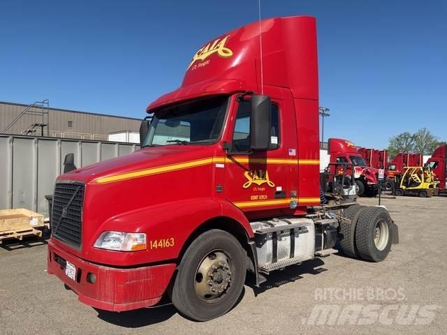 Volvo VNM Autotractoare