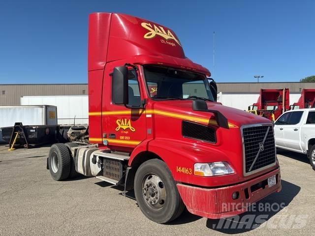 Volvo VNM Autotractoare
