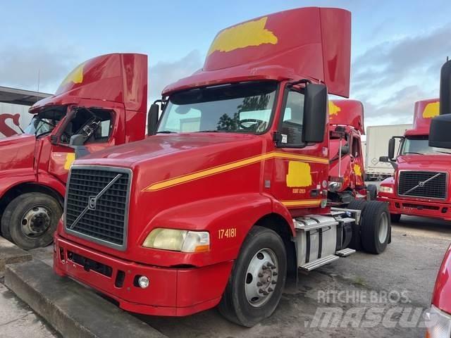 Volvo VNM Autotractoare