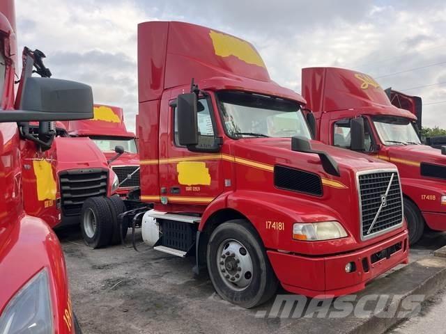Volvo VNM Autotractoare