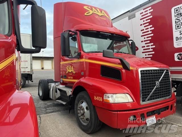 Volvo VNM Autotractoare