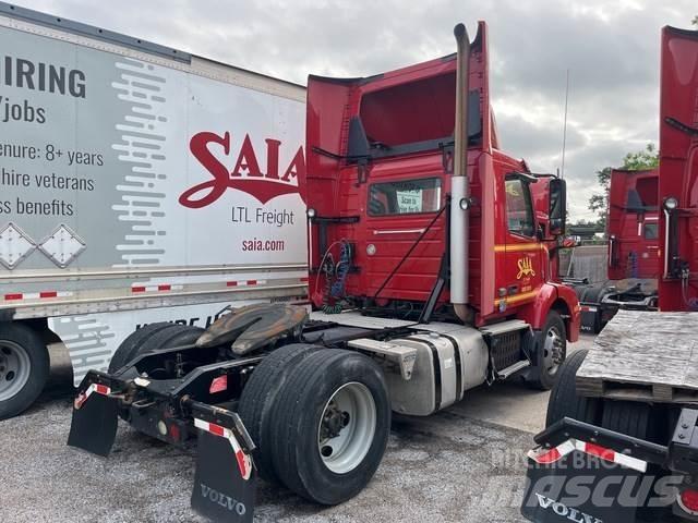 Volvo VNM Autotractoare