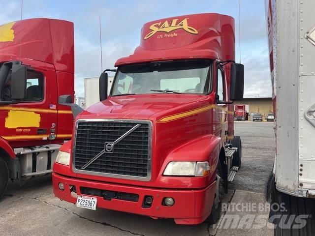 Volvo VNM Autotractoare