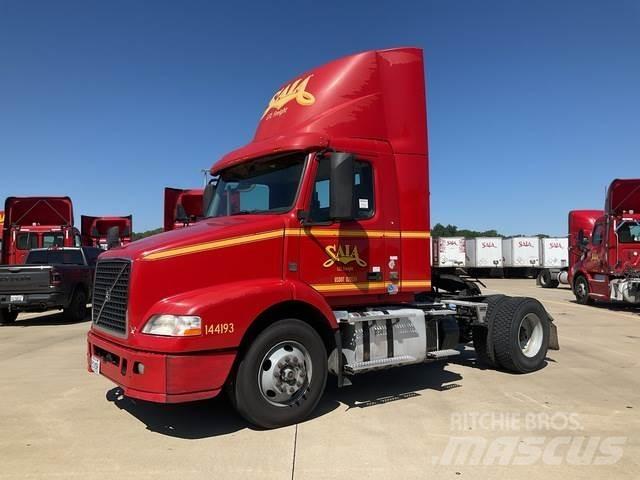 Volvo VNM Autotractoare