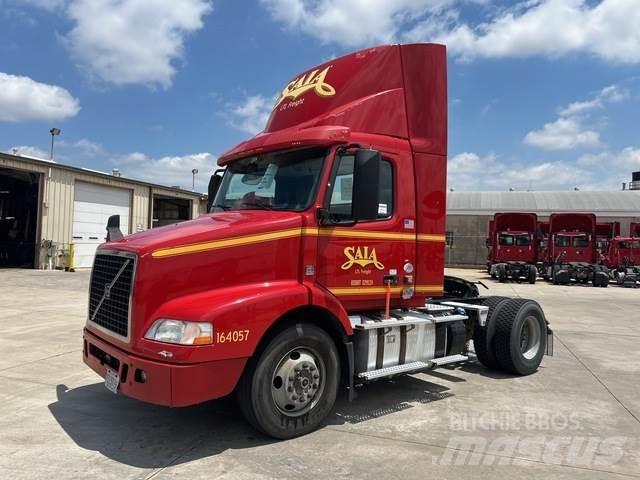 Volvo VNM Autotractoare