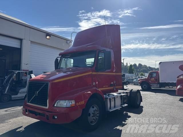 Volvo VNM Autotractoare