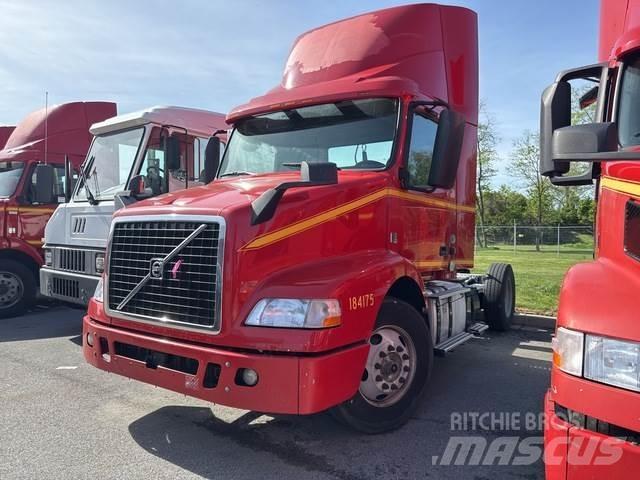 Volvo VNM Autotractoare