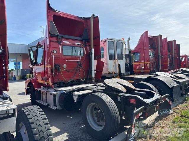 Volvo VNM Autotractoare