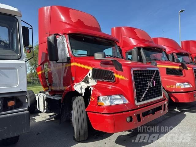 Volvo VNM Autotractoare