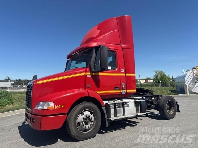 Volvo VNM Autotractoare