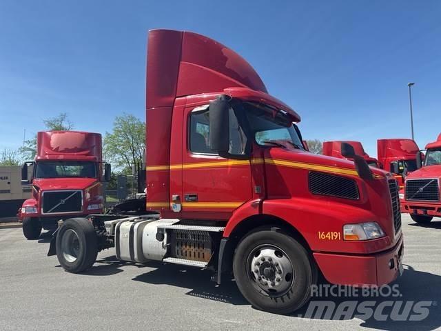 Volvo VNM Autotractoare