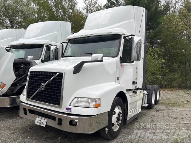 Volvo VNM Autotractoare
