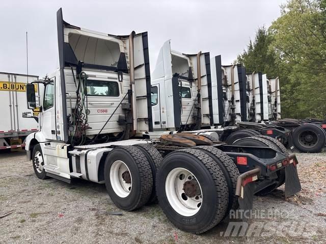 Volvo VNM Autotractoare