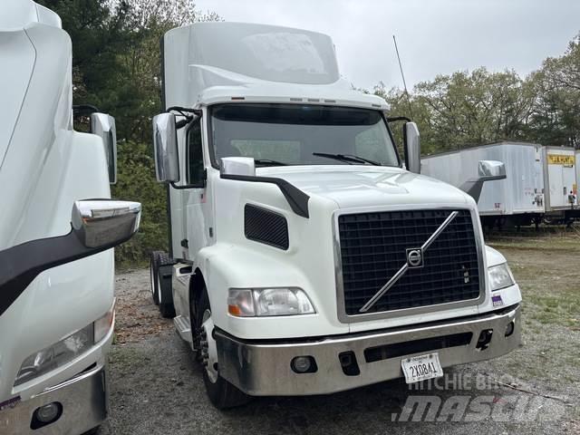 Volvo VNM Autotractoare
